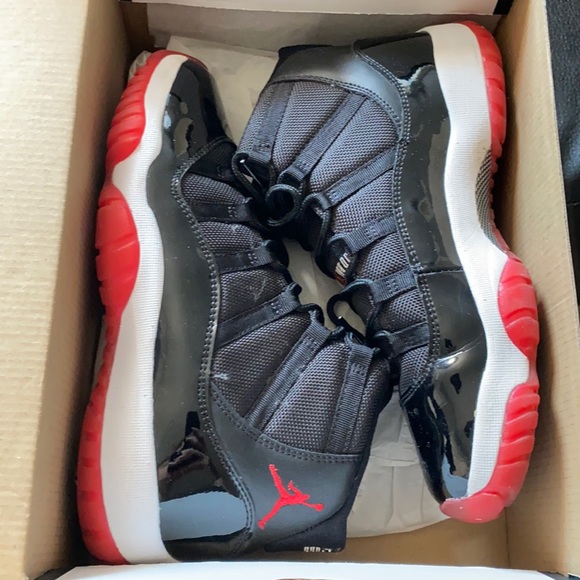 Nike Shoes - AIR JORDAN 11 RETRO 'BRED